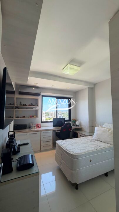 CONDOMÍNIO SAINT ROMAIN, BAIRRO NOSSA SENHORA DAS GRAÇAS - APARTAMENTO SEMIMOBILIADO 210m2 - DISPONÍVEL PARA VENDA