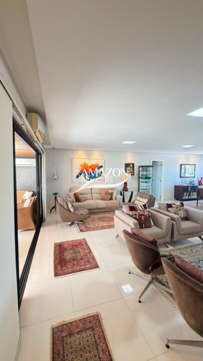 CONDOMÍNIO SAINT ROMAIN, BAIRRO NOSSA SENHORA DAS GRAÇAS - APARTAMENTO SEMIMOBILIADO 210m2 - DISPONÍVEL PARA VENDA