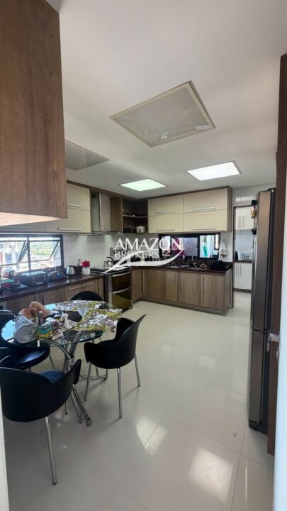 CONDOMÍNIO SAINT ROMAIN, BAIRRO NOSSA SENHORA DAS GRAÇAS - APARTAMENTO SEMIMOBILIADO 210m2 - DISPONÍVEL PARA VENDA