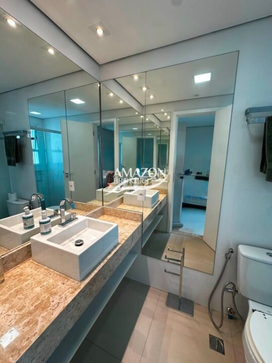 CONDOMÍNIO AUTHENTIC, BAIRRO ADRIANÓPOLIS - APARTAMENTO MOBILIADO 140m2 - DISPONÍVEL PARA VENDA