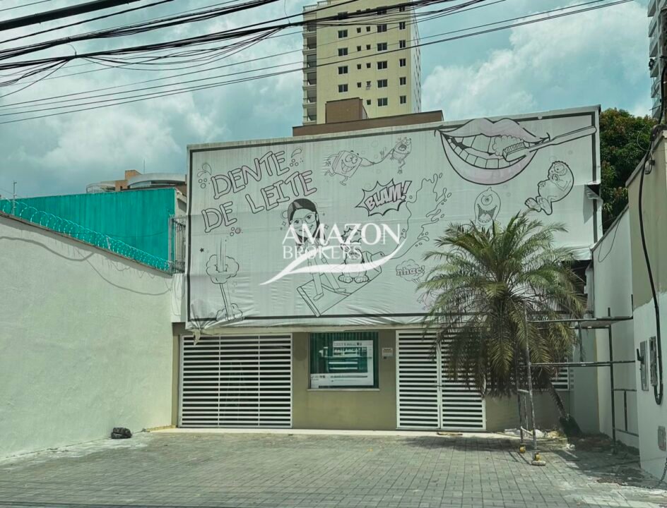 CLÍNICA/PONTO COMERCIAL 350m2 LOCALIZADO NO BAIRRO ADRIANÓPOLIS - DISPONÍVEL PARA LOCAÇÃO