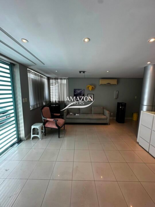 CLÍNICA/PONTO COMERCIAL 350m2 LOCALIZADO NO BAIRRO ADRIANÓPOLIS - DISPONÍVEL PARA LOCAÇÃO
