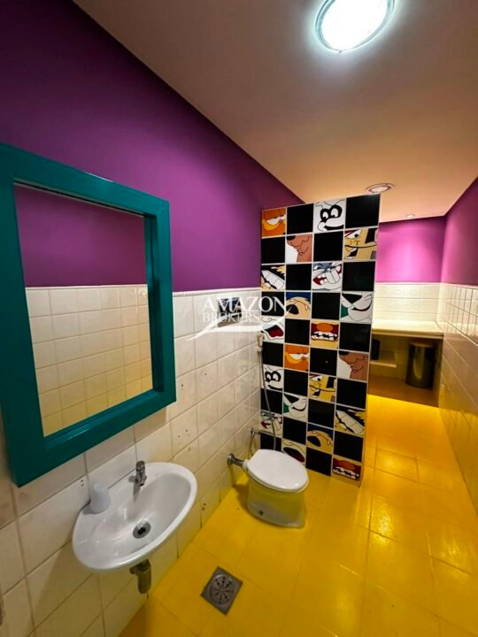 CLÍNICA/PONTO COMERCIAL 350m2 LOCALIZADO NO BAIRRO ADRIANÓPOLIS - DISPONÍVEL PARA LOCAÇÃO