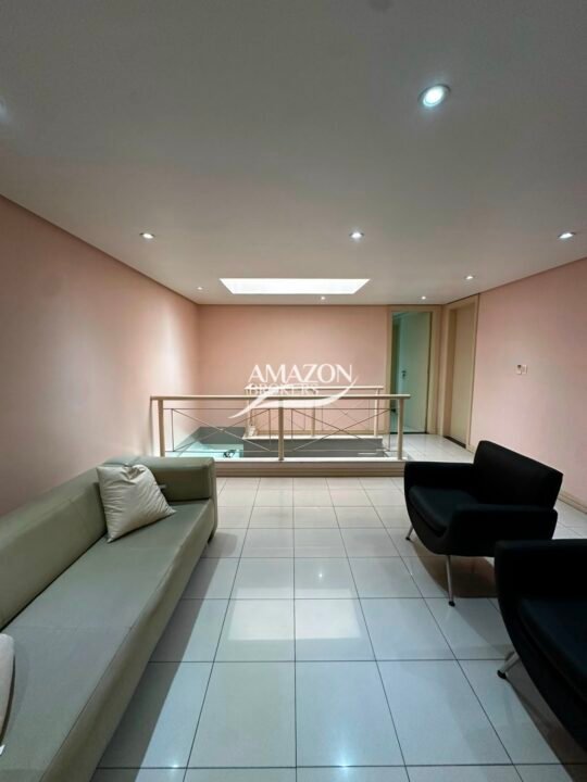 CLÍNICA/PONTO COMERCIAL 350m2 LOCALIZADO NO BAIRRO ADRIANÓPOLIS - DISPONÍVEL PARA LOCAÇÃO