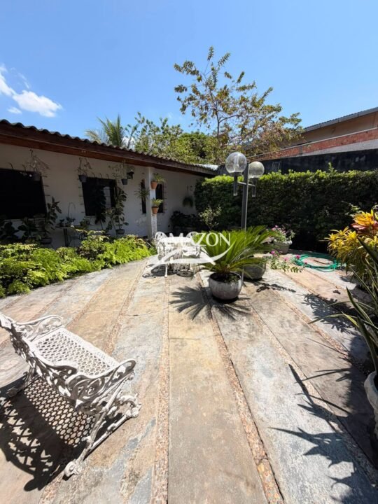 CASA TÉRREA 360m2 NO PARQUE 10 - DISPONÍVEL PARA VENDA