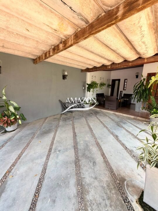 CASA TÉRREA 360m2 NO PARQUE 10 - DISPONÍVEL PARA VENDA