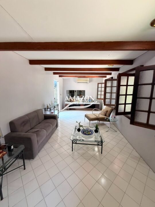 CASA TÉRREA 360m2 NO PARQUE 10 - DISPONÍVEL PARA VENDA