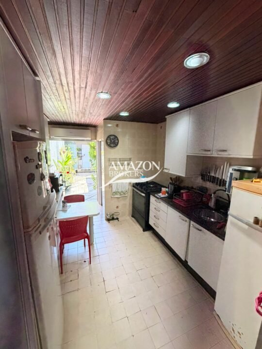 CASA TÉRREA 360m2 NO PARQUE 10 - DISPONÍVEL PARA VENDA
