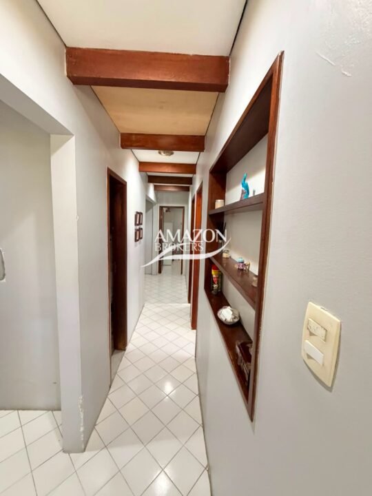 CASA TÉRREA 360m2 NO PARQUE 10 - DISPONÍVEL PARA VENDA
