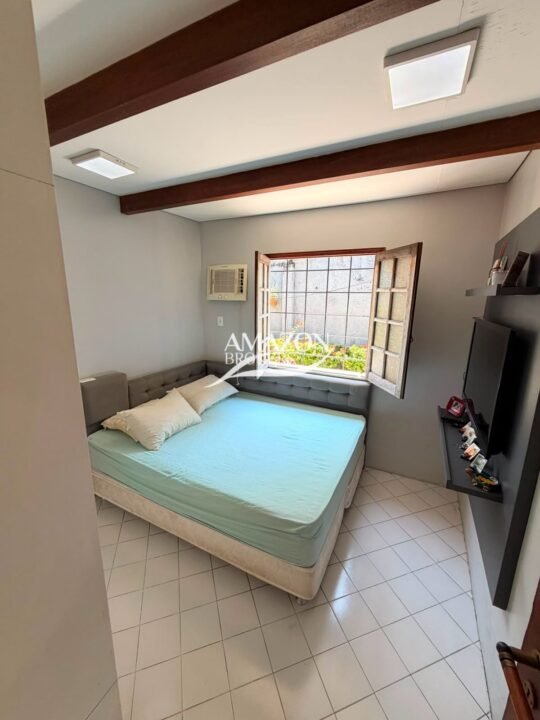 CASA TÉRREA 360m2 NO PARQUE 10 - DISPONÍVEL PARA VENDA