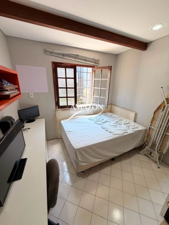 CASA TÉRREA 360m2 NO PARQUE 10 - DISPONÍVEL PARA VENDA