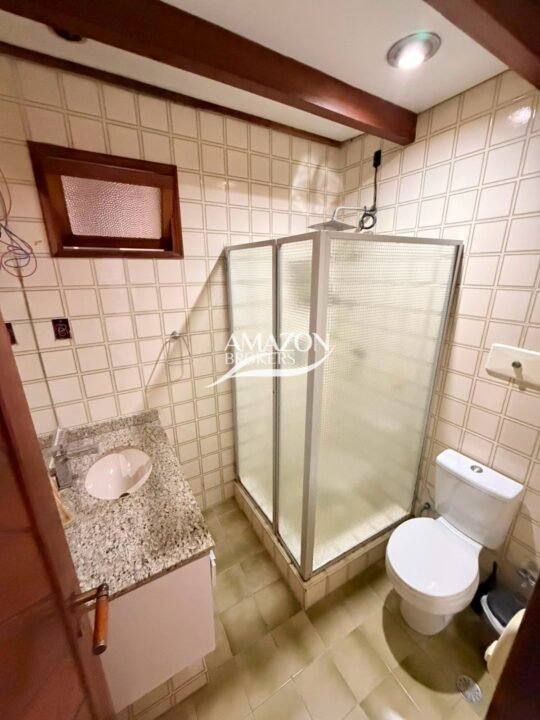 CASA TÉRREA 360m2 NO PARQUE 10 - DISPONÍVEL PARA VENDA