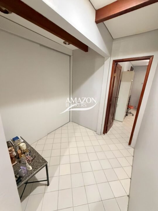CASA TÉRREA 360m2 NO PARQUE 10 - DISPONÍVEL PARA VENDA