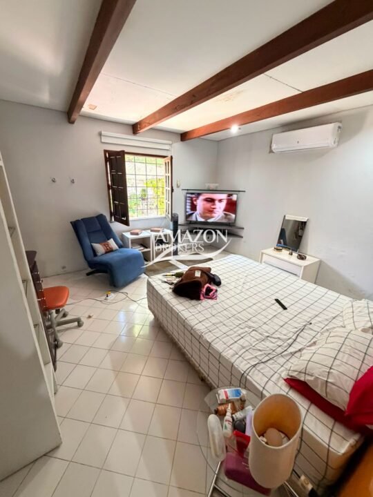 CASA TÉRREA 360m2 NO PARQUE 10 - DISPONÍVEL PARA VENDA