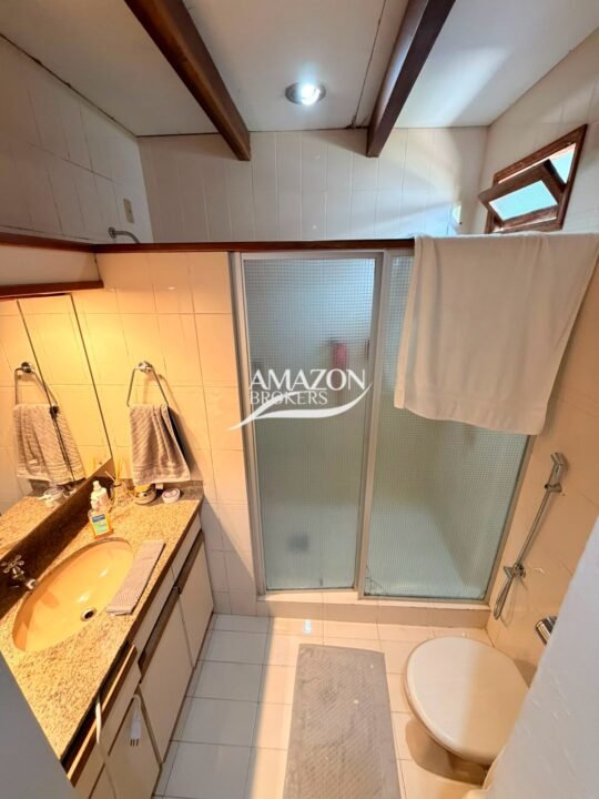 CASA TÉRREA 360m2 NO PARQUE 10 - DISPONÍVEL PARA VENDA