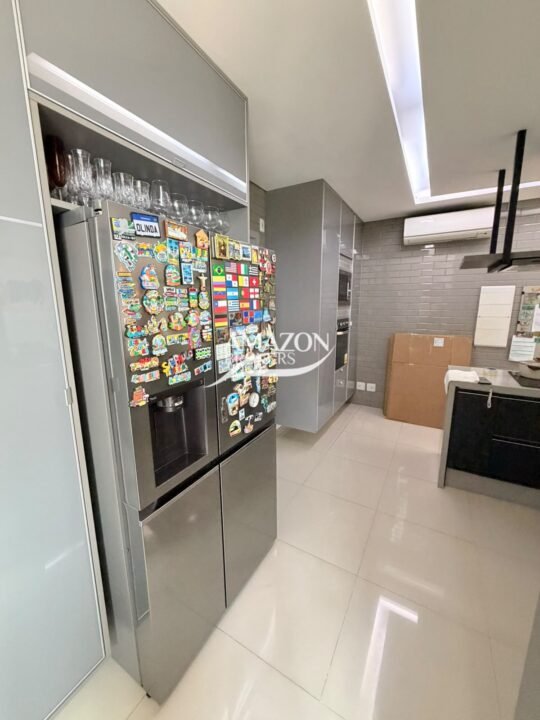 PRIVILEGE CLUB RESIDENCE, ADRIANÓPOLIS - APARTAMENTO 215 m2 MOBILIADO - DISPONÍVEL PARA LOCAÇÃO
