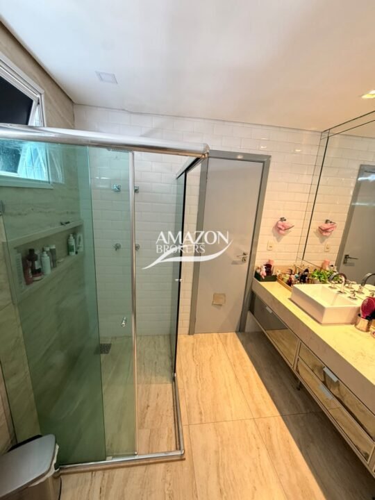 PRIVILEGE CLUB RESIDENCE, ADRIANÓPOLIS - APARTAMENTO 215 m2 MOBILIADO - DISPONÍVEL PARA LOCAÇÃO